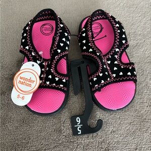 NWT Wonder Nation Black and Pink Sandals with Heart Patterns
